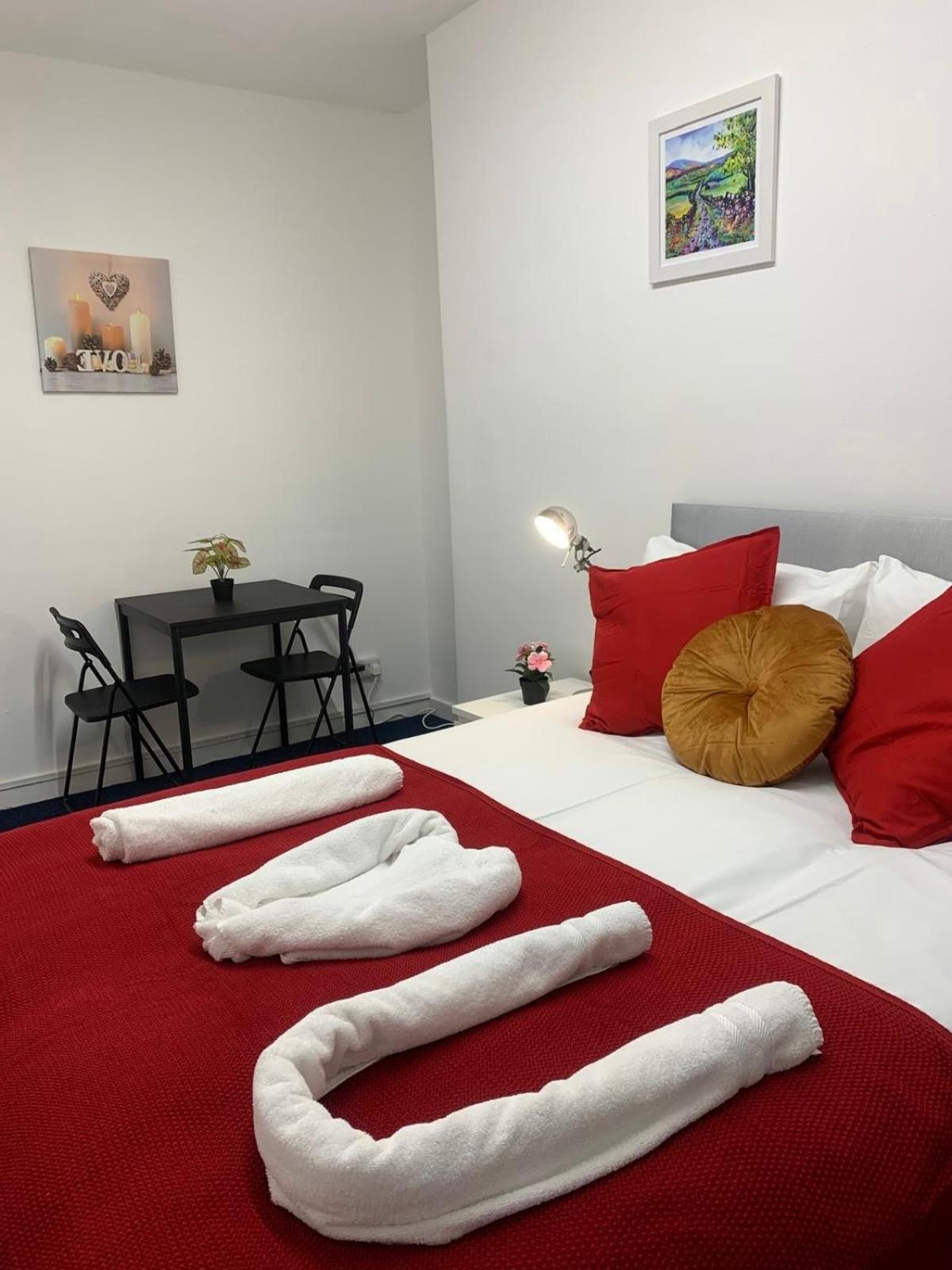 Bed and Breakfast Tea Revolution Лондон Экстерьер фото